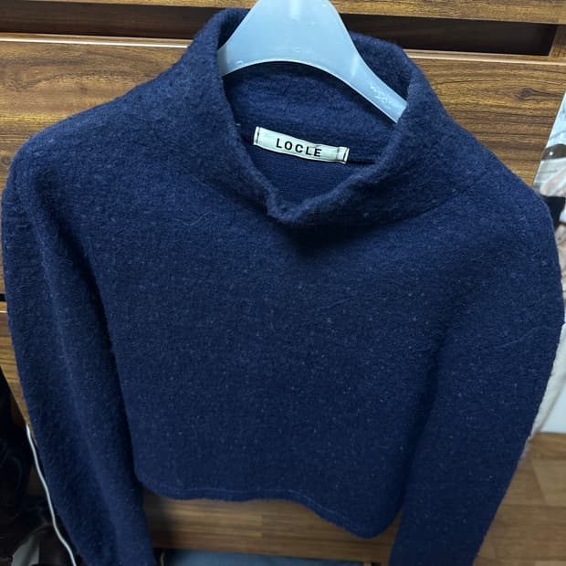 로우클래식 크롭 니트