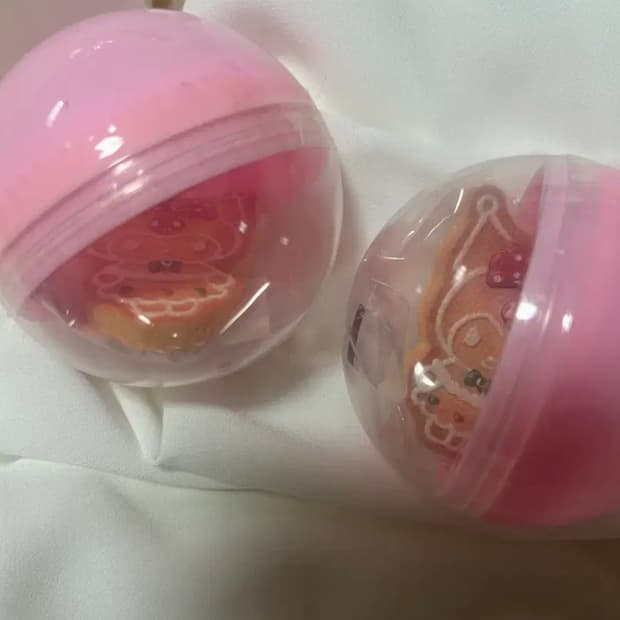 산리오 스위트 홀리데이 성수 팝업 쿠키 키링 가챠 인형 쿠로미