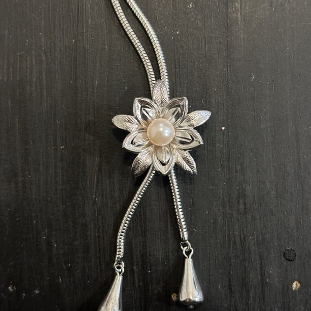 Vintage pearl bolo tie🫧
