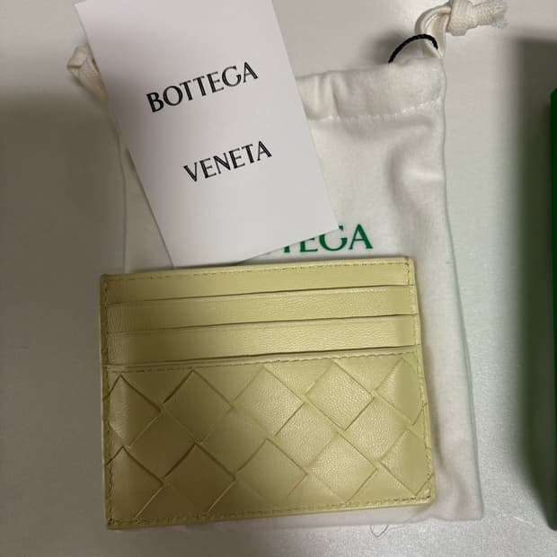 보테가베네타 카드지갑 아이스크림색상