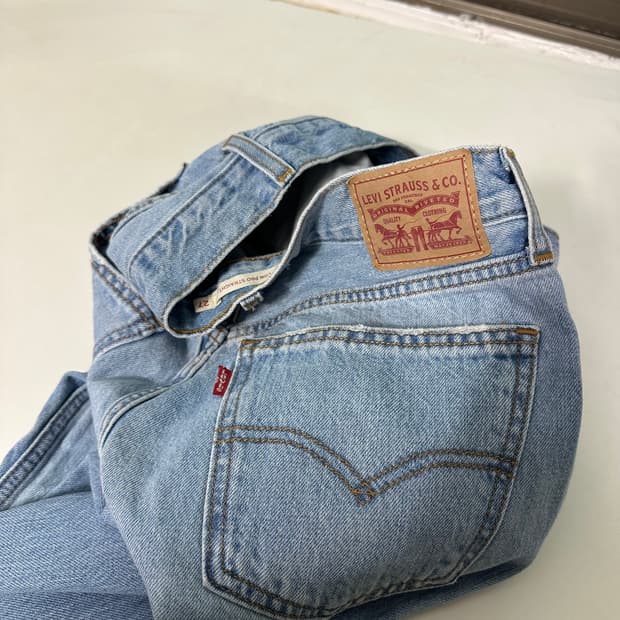 우먼M 27 리바이스 LOW PRO 스트레이트핏 연청워시드 데님팬츠