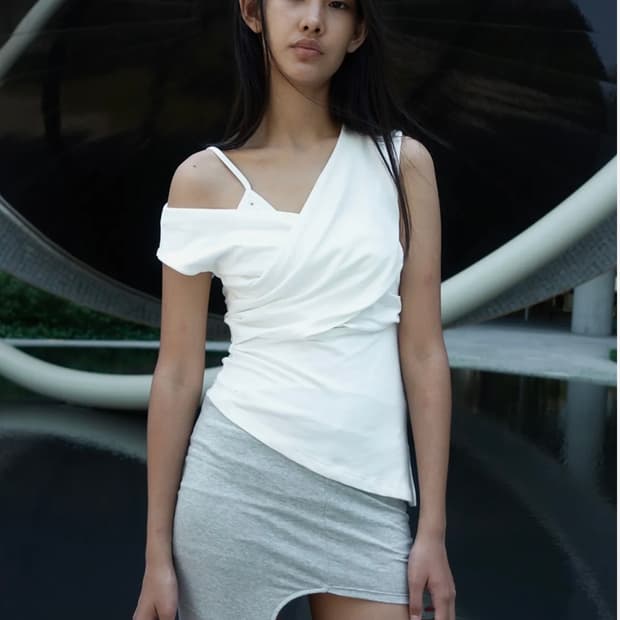 Cerric DRAPE CROSS SLEEVELESS / WHITE