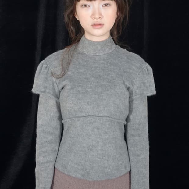 [fa.er.ie] hairy puff line top [grey]