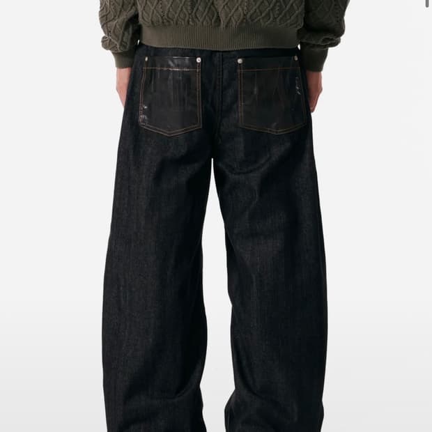아캄의 래더 패치 데님 팬츠 블랙 (2사이즈)
