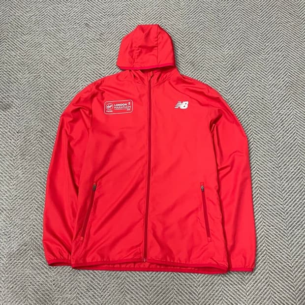 뉴발란스 로고 바람막이 v0072