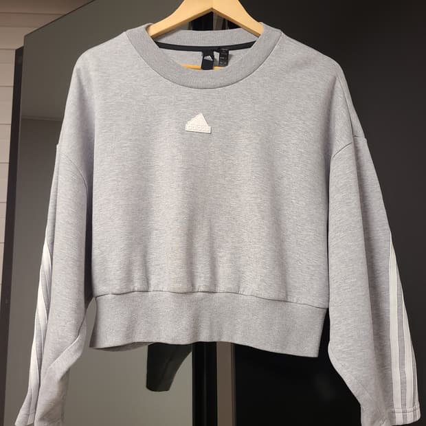 아디다스 크롭맨투맨