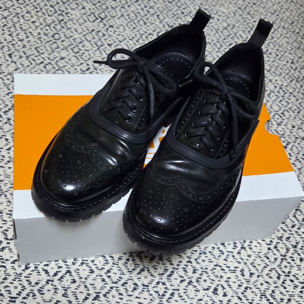 자라 ZARA 캐주얼 윙팁 더비 블랙 43