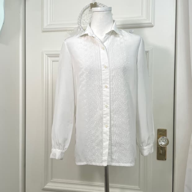 white flower embroidery collar blouse