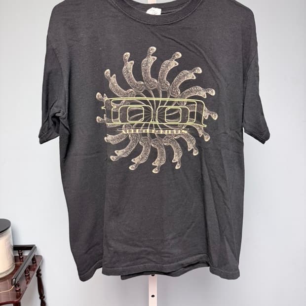 [M]00s tool band tee