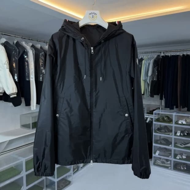 [정품] 몽클레어 나일론 후드 매트블랙 후드 자켓 XXL