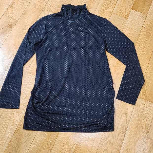 검정 도트 폴라넥 긴팔 티셔츠 골프이너티 55