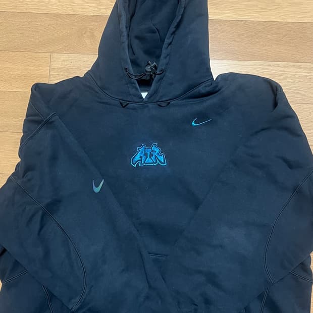 나이키와 오프화이트 콜라보 후드티 XL 사이즈입니다