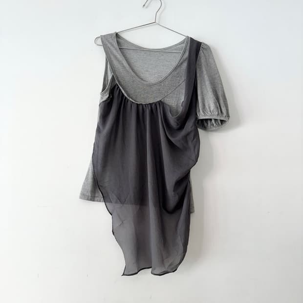 Hybrid drape sheer top / grey