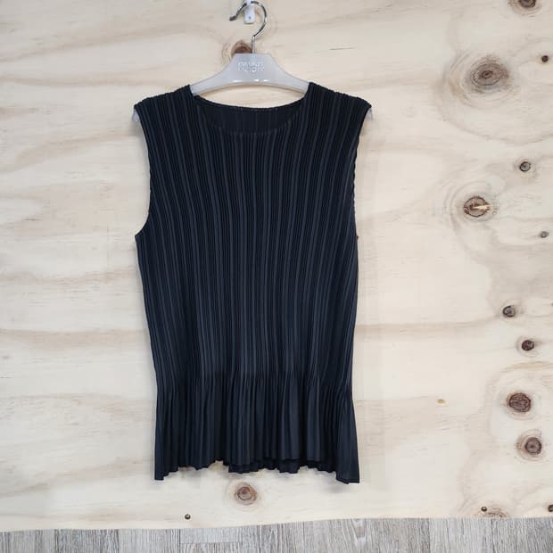 557) 플리츠 민소매 티셔츠