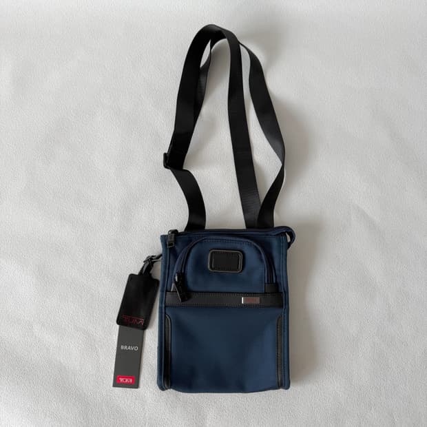 투미(TUMI) 크로스백