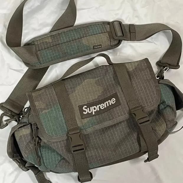 슈프림 미니 더플백 우드랜드 카모 24ss