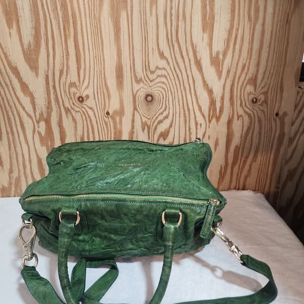 지방시 판도라백