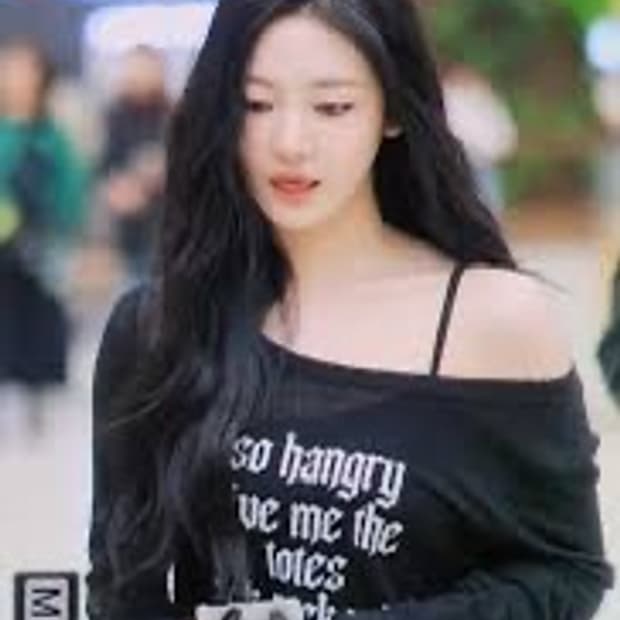 닝닝 착용 락케이크 블랙 티셔츠 