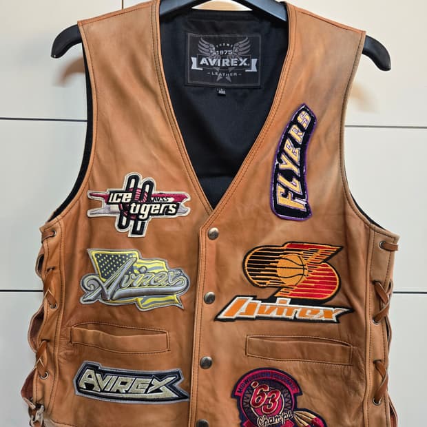 빈티지 느낌의 양가죽 패치 레더 베스트