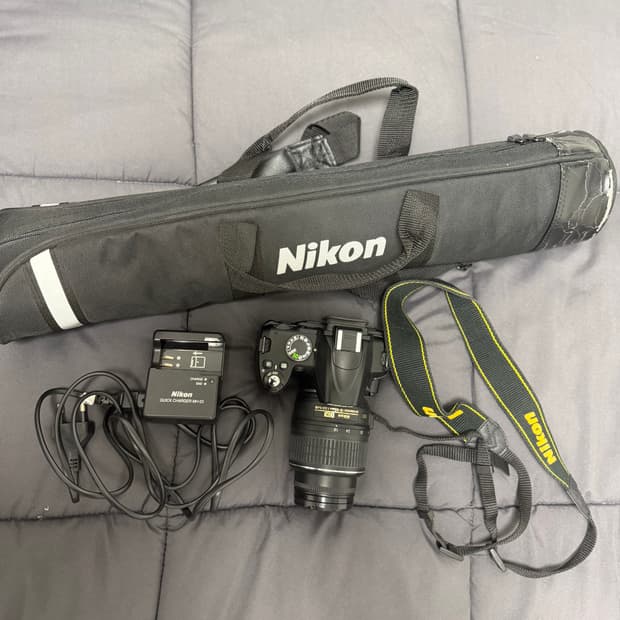 니콘 D3000 DSLR 카메라