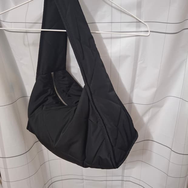 COS 퀼팅 숄더백