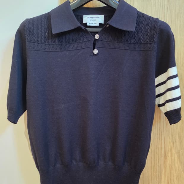 톰브라운 여성 네이비 반팔 니트 판매합니다!