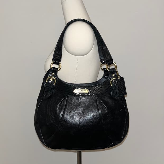 Coach allblack spangle shoulder bag