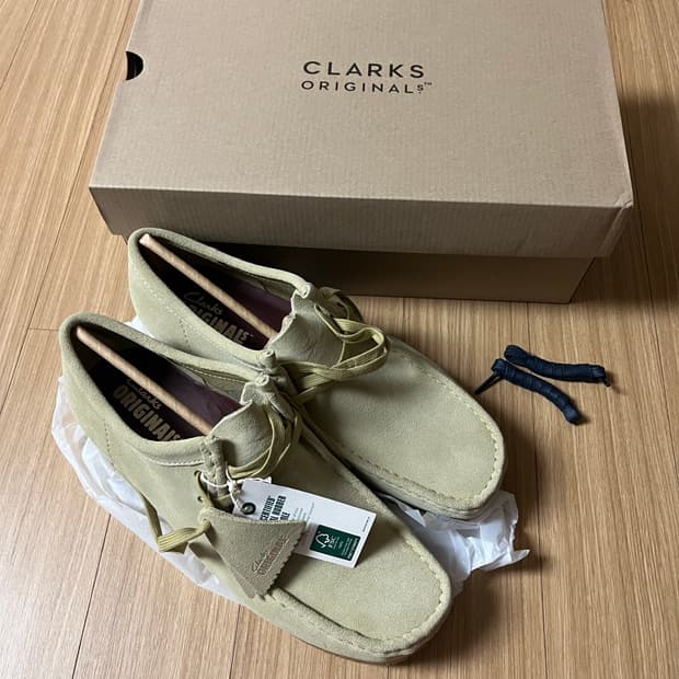 클락스 왈라비 메이플 스웨이드 새상품 팝니다