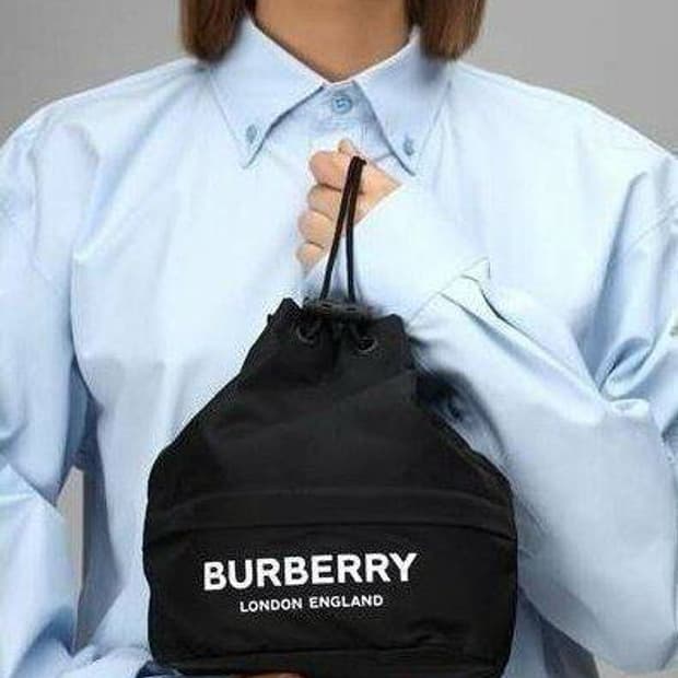 버버리 포이베(Phoebe) 드로스트링 파우치