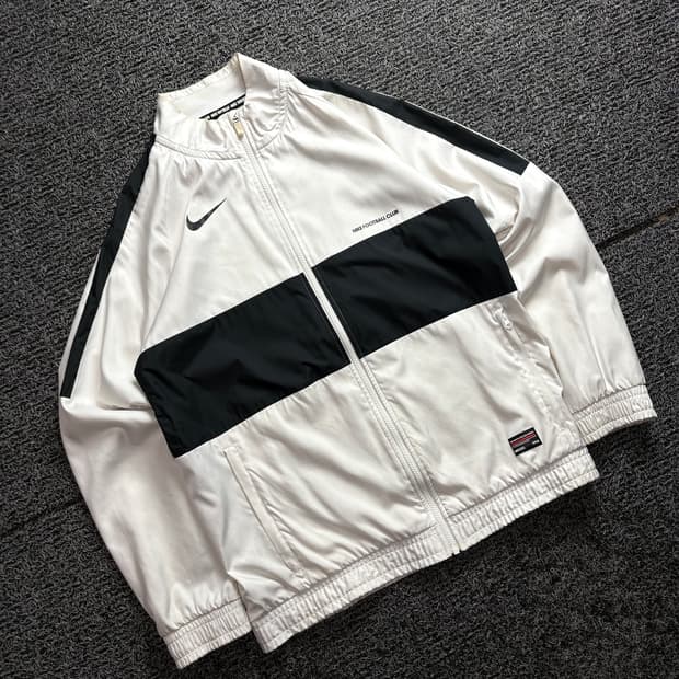 나이키 스우시로고 풋볼 트레이닝 바람막이 2834