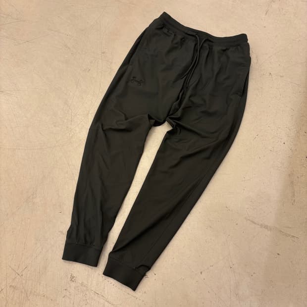 언더아머 스몰로고 트랙 조거 팬츠