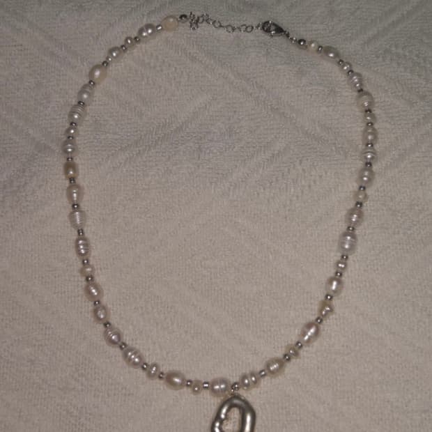 Silver peal bold necklace 