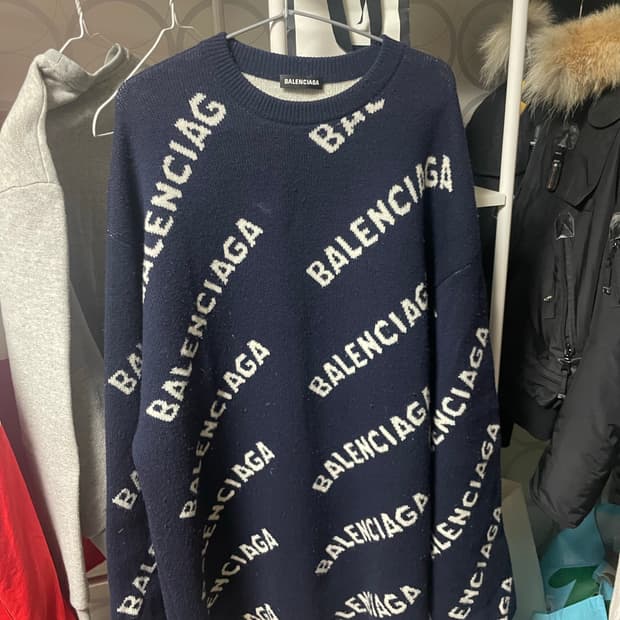 발렌시아가 멀티로고 니트