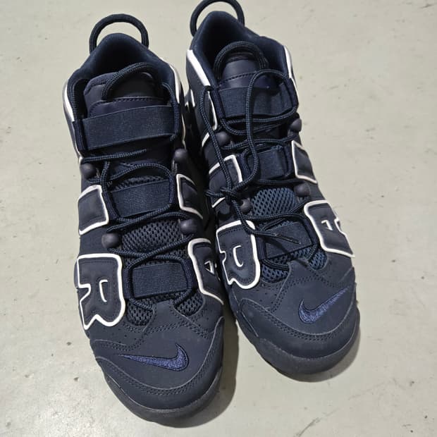 나이키 업템포 옵시디언 