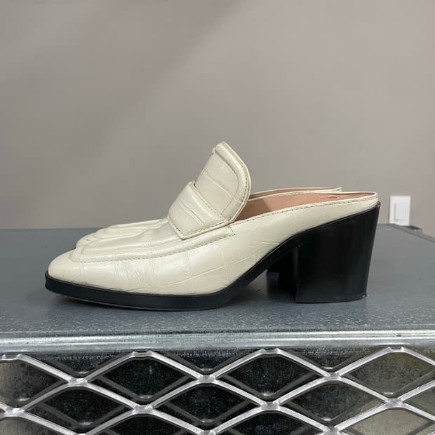 보테가 베네타 오프화이트 크록 힐 뮬 EU37.5 (gr-3753)