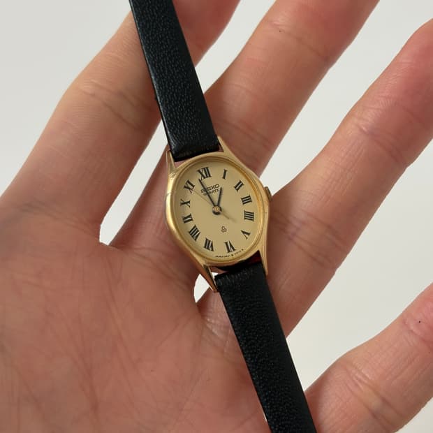 1980s Roman Index Gold Oval Ladies Quart