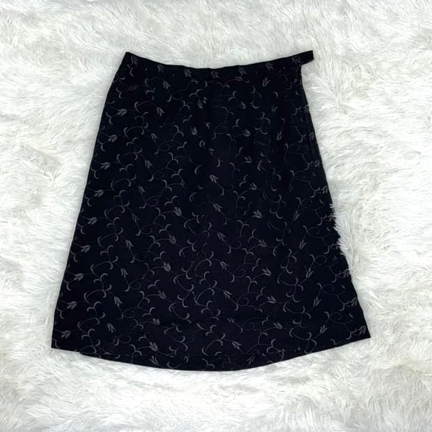 빈티지 블랙 자수 미디 스커트