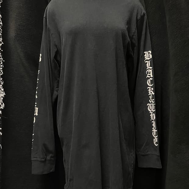 oval dice black&white 고딕 폰트 프린팅 롱슬리브