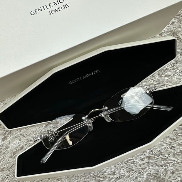 [OS] 정품 젠틀몬스터 쥬얼리 글리츠 02 실버 클리어