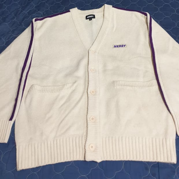 널디 오버핏 레터링자수 패치 사이드2선 혜비 가디건 아이보리 (S)
