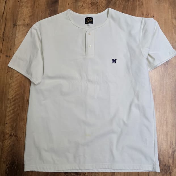 니들스  반팔 면티 판매합니다 