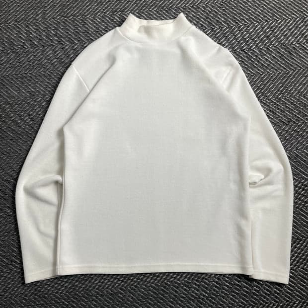 피앤콤마 빈티 머슬핏 미니멀 화이트 니트o 4586