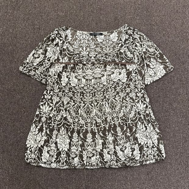 L)Un et demi 플라워 패턴 앤틱 프릴 블라우스