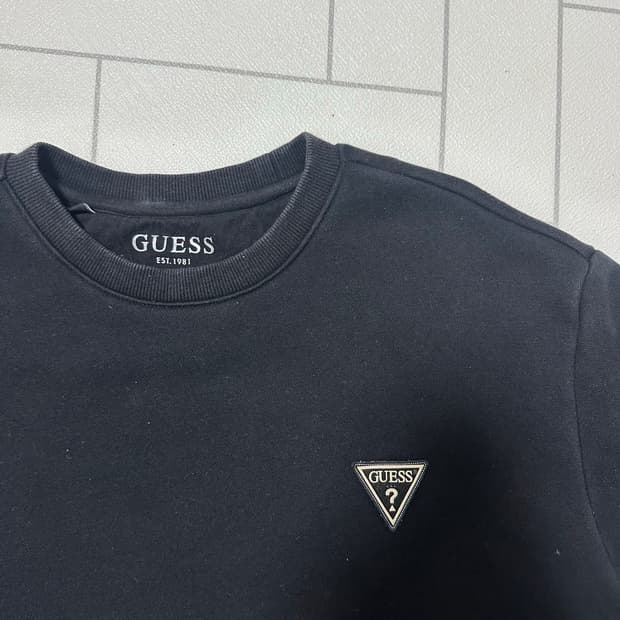 게스 블랙 맨투맨