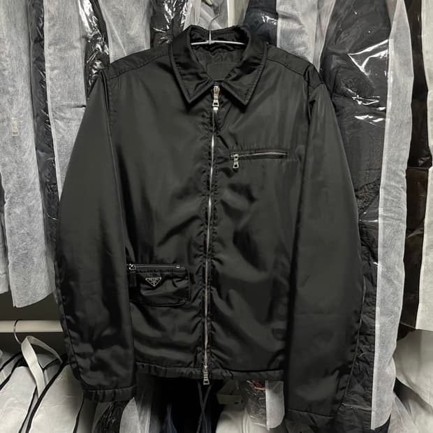 프라다 리나일론 삼각로고 바람막이 자켓