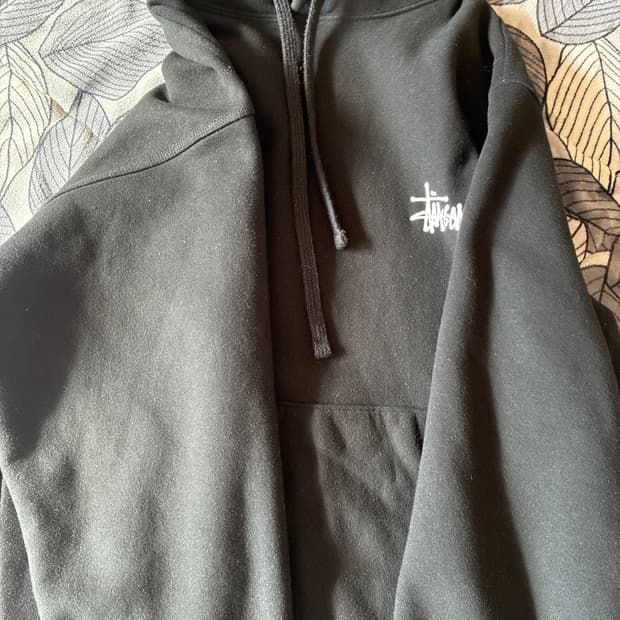 스투시 기본로고 후드티 팝니다!!