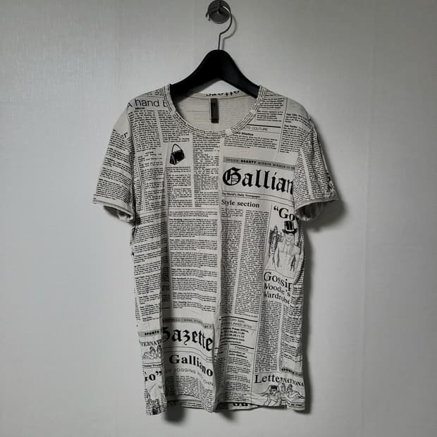 John galliano 뉴스페이퍼 티셔츠