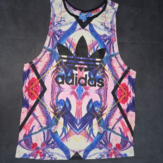 ADIDAS ORIGINAL TROPICAL BIRDS 그래픽 슬리브리스