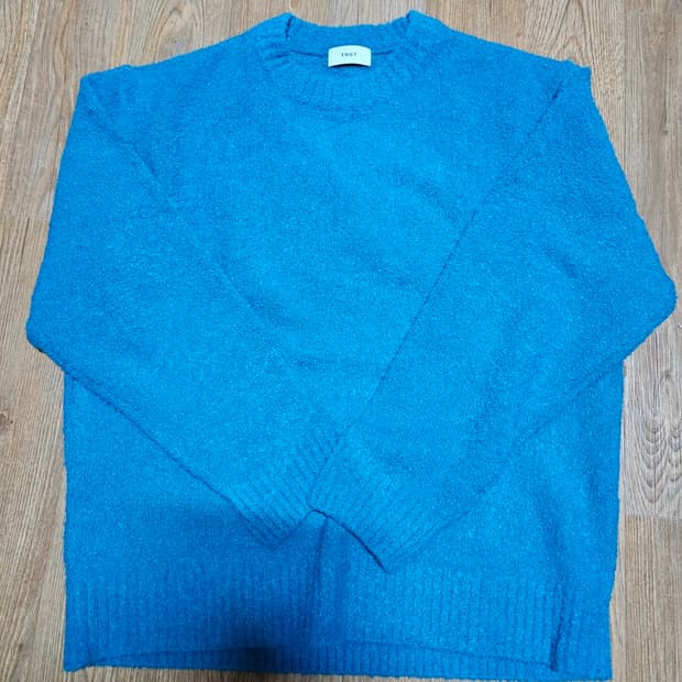 [100] TNGT 틸블루 오버핏 부클레 크루넥 니트