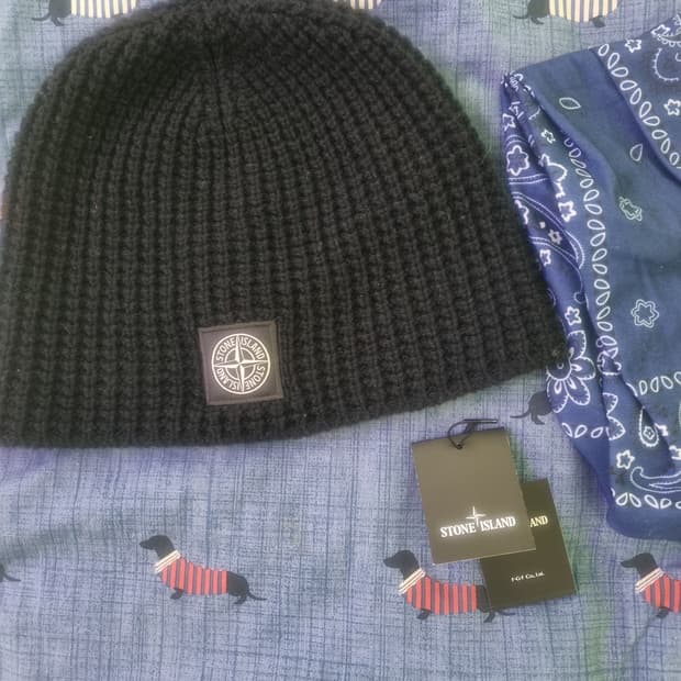 스톤아일랜드 23fw 와플니트 비니 블랙